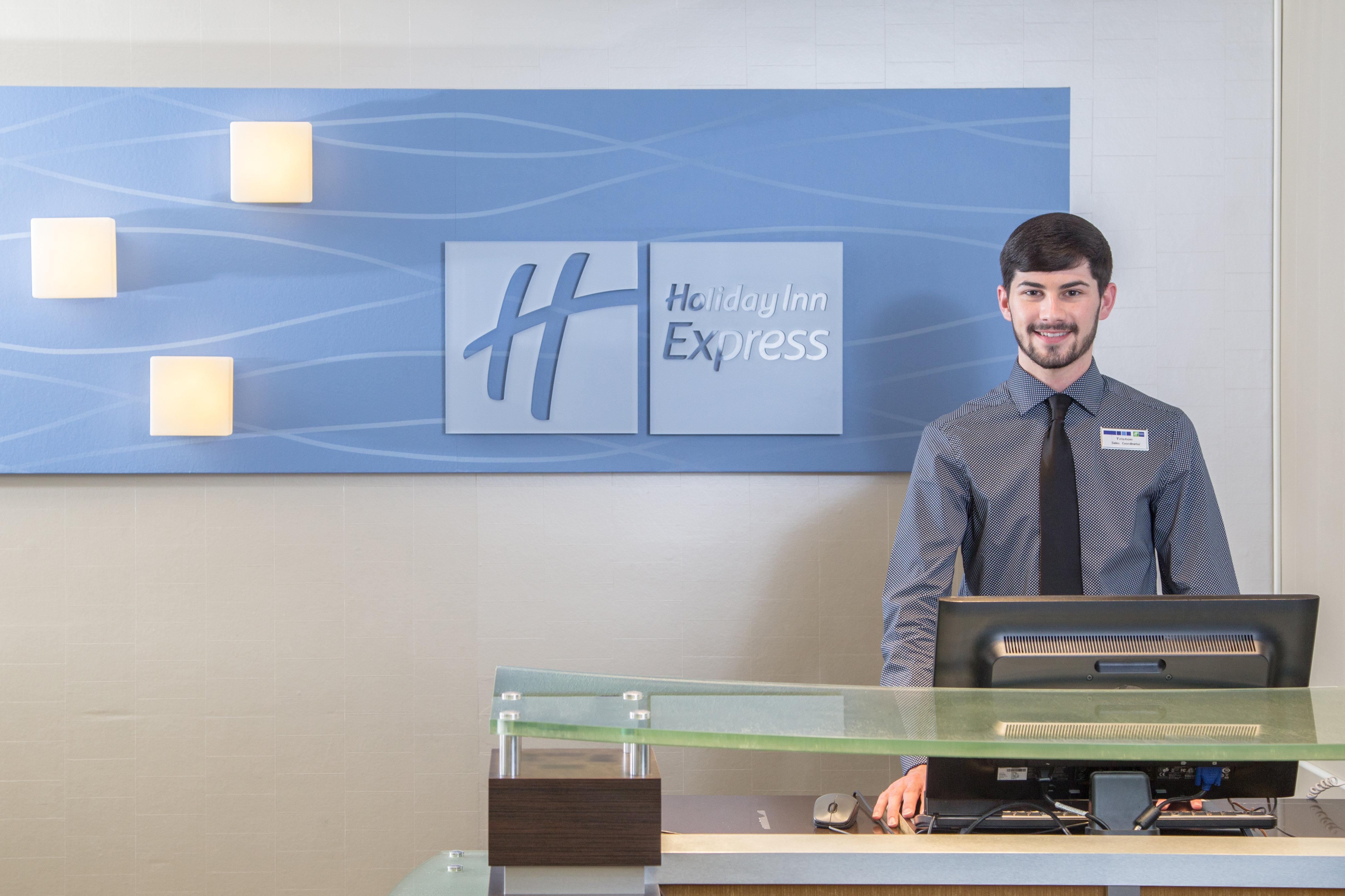 Holiday Inn Express & Suites - Oxford By Ihg Exterior foto