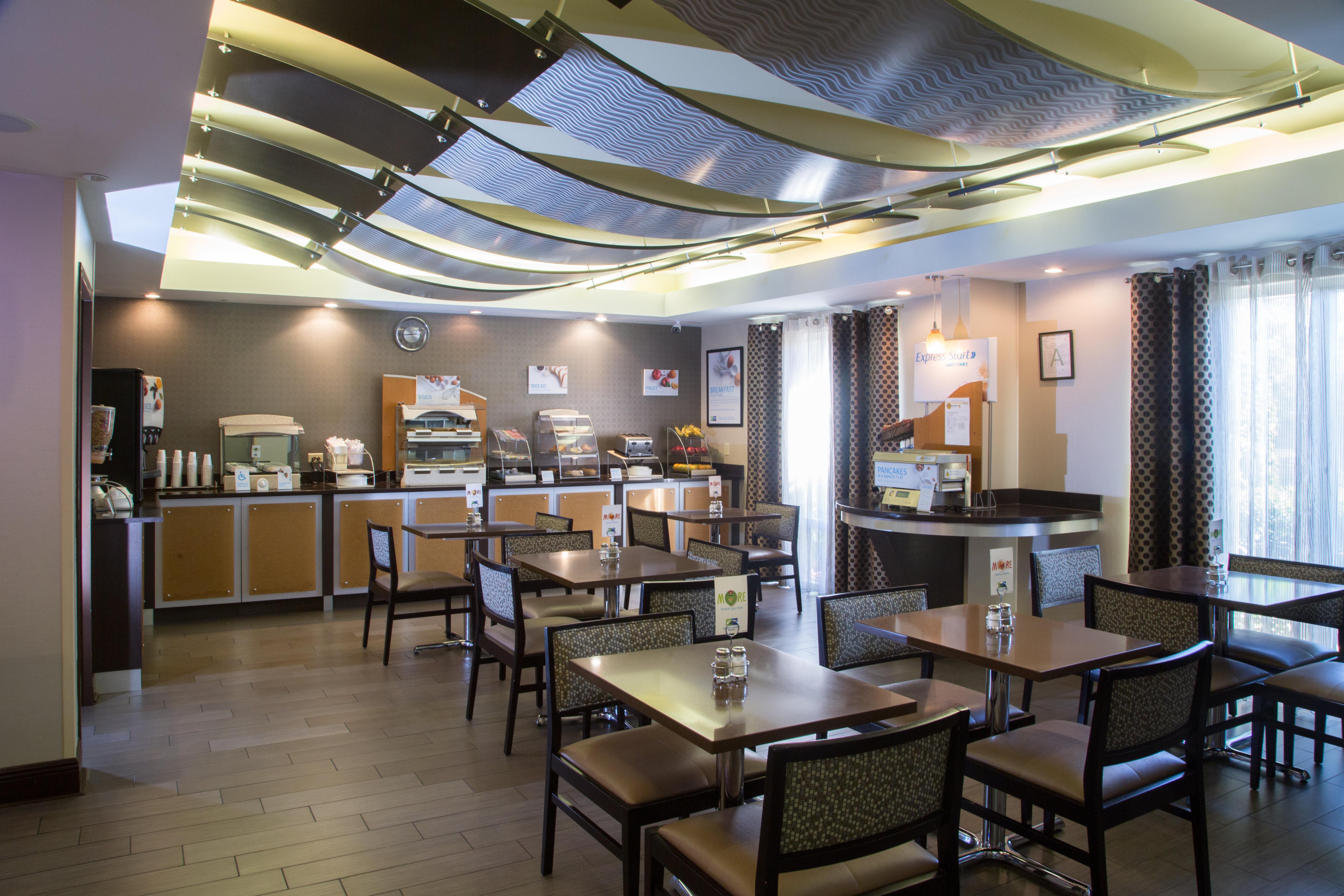 Holiday Inn Express & Suites - Oxford By Ihg Exterior foto